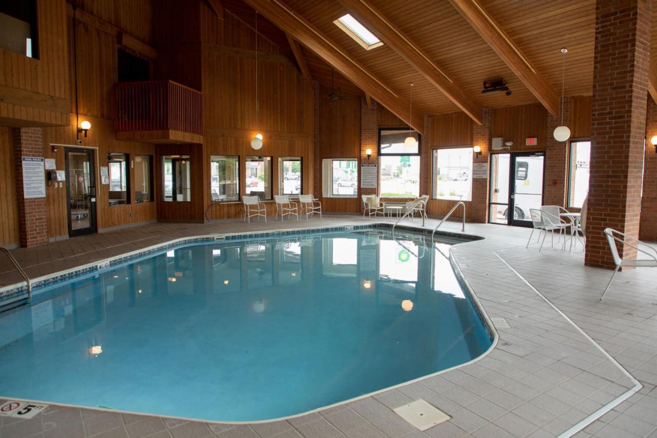 Lomira Inn And Suites 外观 照片