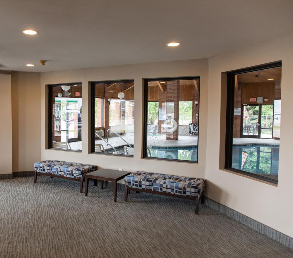 Lomira Inn And Suites 外观 照片