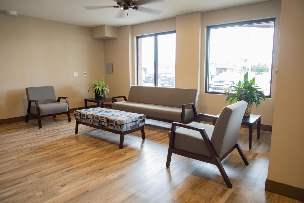 Lomira Inn And Suites 外观 照片