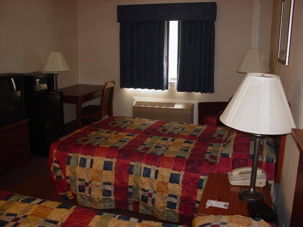 Lomira Inn And Suites 外观 照片